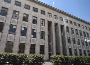 En voz baja: cuando calienta el sol, en Tribunales
