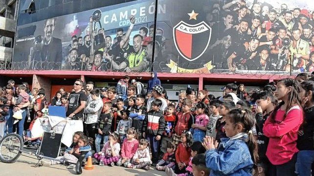 La colecta Los Reyes son de Colón llega al Roque Otrino