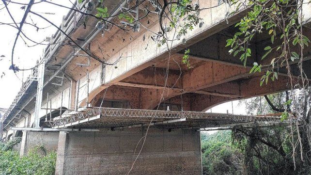 Vialidad Nacional trabaja sobre los arreglos del puente Carretero. Vialidad Nacional trabaja sobre los arreglos del puente Carretero.