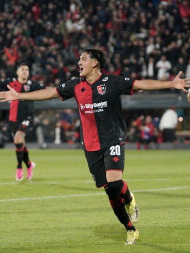 Newells ganó un partido clave ante Riestra, que le debe servir para animarse a más