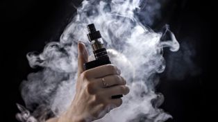 Buscan multar a quienes vendan vapeadores a menores de edad en Rosario