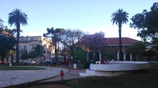 Convocan a los candidatos para un debate en la Plaza San Martín