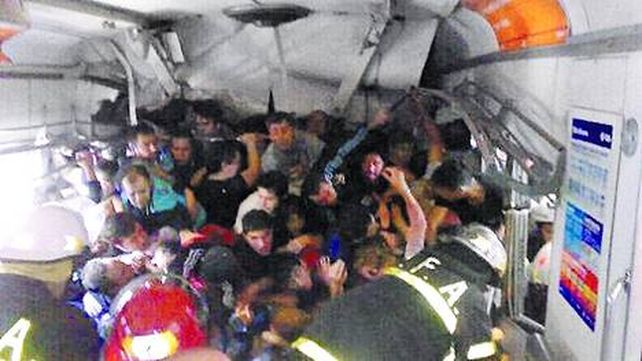 Un bombero public&oacute; una foto en Facebook de la tragedia de Once, se desat&oacute; una pol&eacute;mica