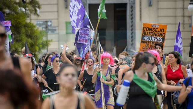A su manera. Diferentes organizaciones políticas y sociales llenaron la Plaza 1º de Mayo.