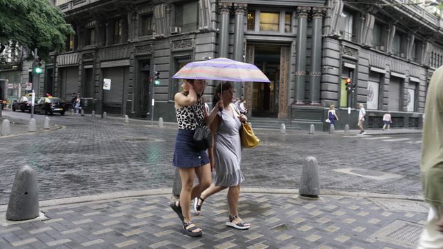 Las lluvias marcarán el inicio de un fin de semana largo que tendrá un cambio rotundo en las condiciones del tiempo.