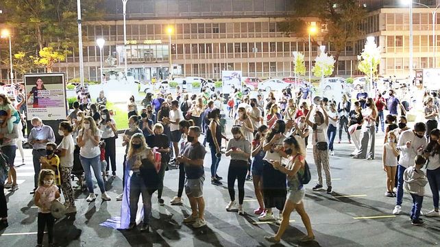 Vuelta a clases: reducirán burbujas y completarán jornada horaria