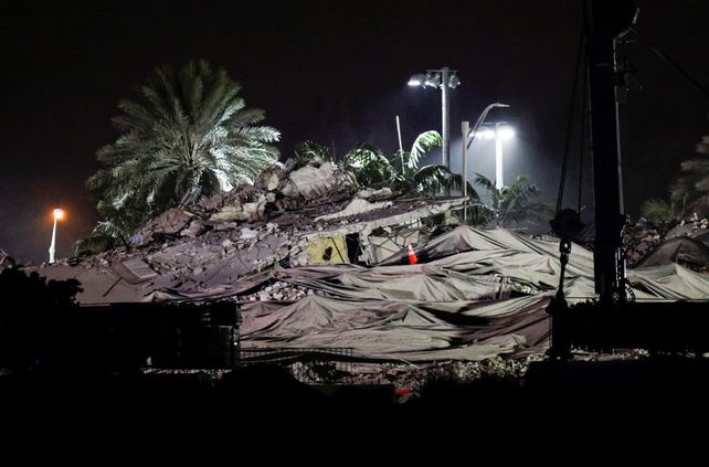 Impactantes imágenes de la demolición del edificio que colapsó en Miami