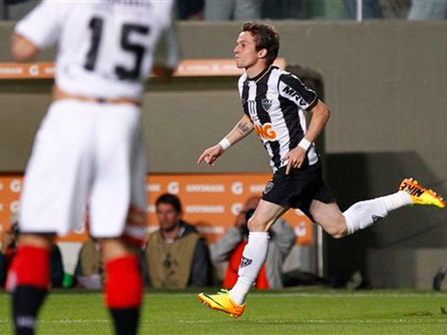 Newells perdió con Mineiro y quedó fuera de la Copa por penales