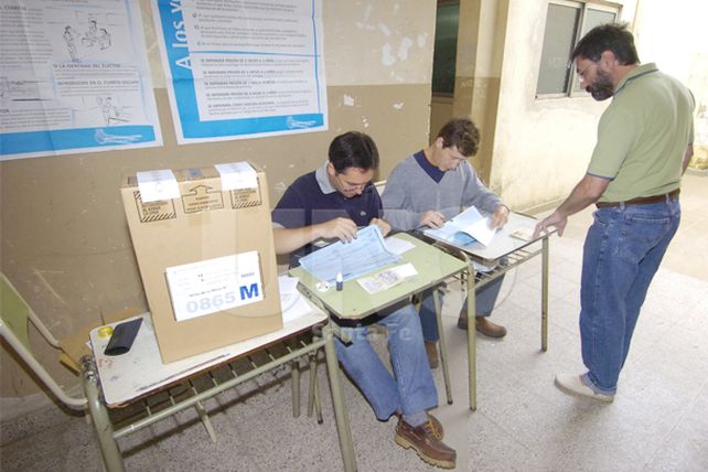 Continúa hasta este viernes la capacitación de autoridades de mesa para los comicios