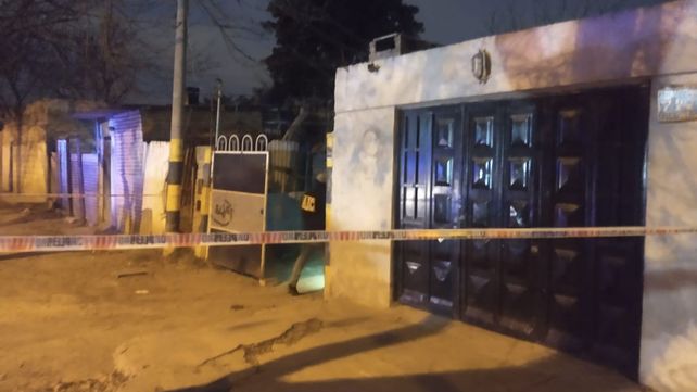 Asesinaron a un hombre en una balacera contra una casa en zona oeste