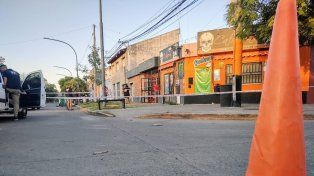 Atacaron a balazos un minimercado de zona oeste y una empleada resultó herida