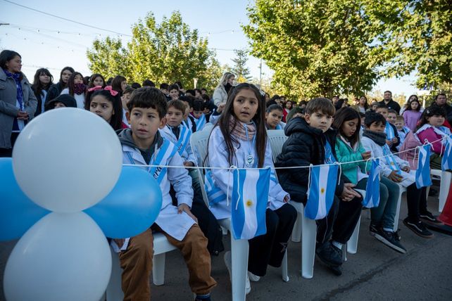 Sí, prometo: alumnos de 4° grado de las escuelas de Timbúes, realizaron la promesa de lealtad a la bandera