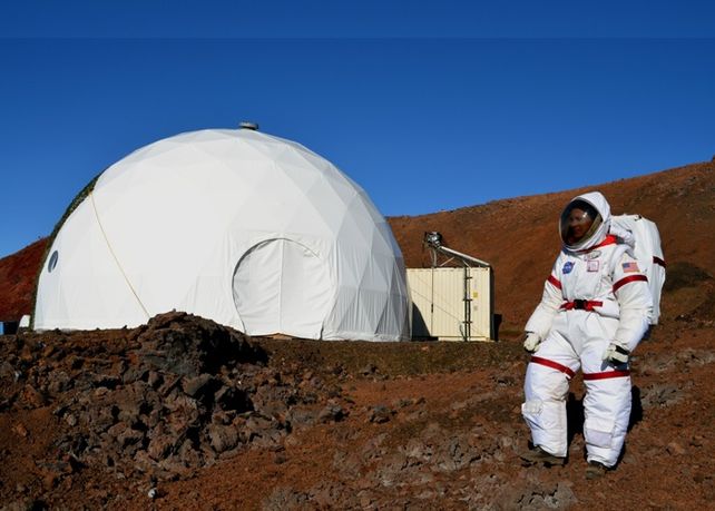 Este pequeño espacio será su casa durante el próximo año y está ubicado en la isla Mauna