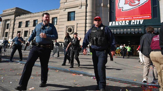 Al menos un muerto en un tiroteo en el desfile de los campeones del Super Bowl