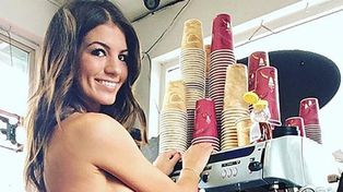La cafetería que revoluciona a Washington por sus camareras en ropa interior
