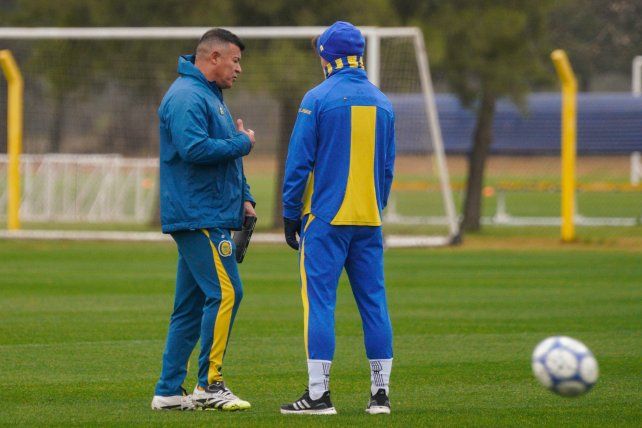 Jorge Almirón ya trabaja sobre el equipo que pondrá en cancha el jueves