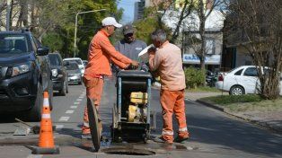La Municipalidad de Paraná inició la obra de saneamiento en calle Santa Cruz.
