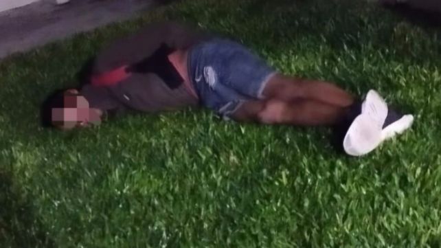 Un delincuente que escapaba de la Policía cayó de un techo a un patio y terminó aprehendido e internado en el hospital Cullen