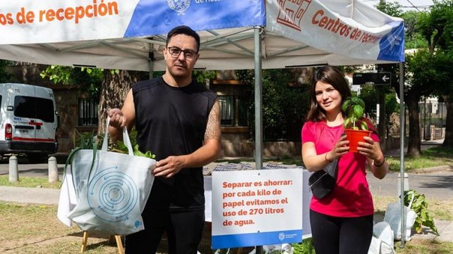 El municipio lleva adelante este viernes una nueva edición del programa Canjeamos tus reciclables en la plaza Montenegro.&nbsp;