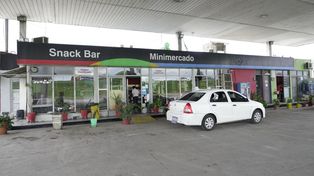 Fueron ocho los impactos de bala que recibió una estación de servicio de la zona oeste de Rosario.