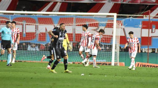 Unión volvió a mostrar su mandíbula de cristal y Central Córdoba lo dejó contra las cuerdas