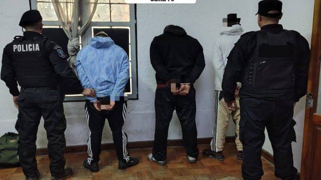 B° René Favaloro: balazos, persecución policial con cuatro aprehendidos y el secuestro de un revólver cargado