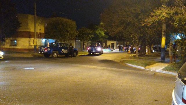 Una mujer murió y un bebé de 6 meses resultó herido en una balacera contra una vivienda ubicada en Urquiza al 6000.&nbsp;