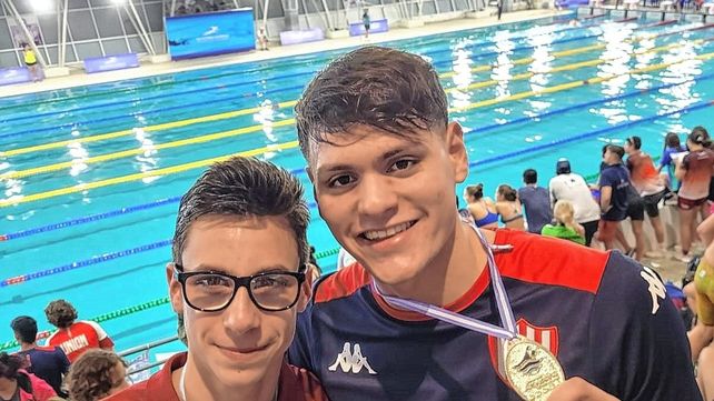 Amut ganó en 100 pecho en juveniles 1