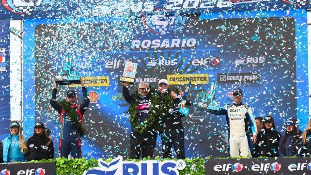 El festejo de Canapino en el podio de Rosario&nbsp;