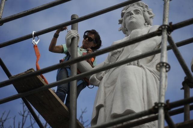 Los restauradores deben ser cuidadosos con las técnicas y además reproducir en forma artesanal los materiales con los que restauran.