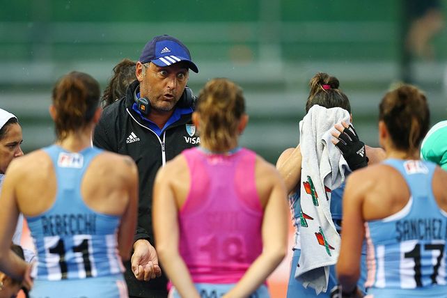 Carlos Retegui está actualmente al mando de Las Leonas