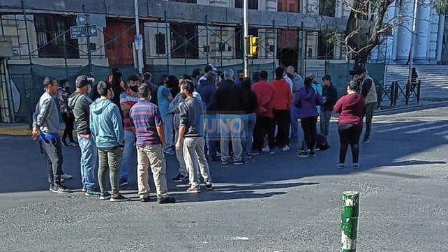 Paraná: quieren desalojar a los vendedores ambulantes y crece la tensión