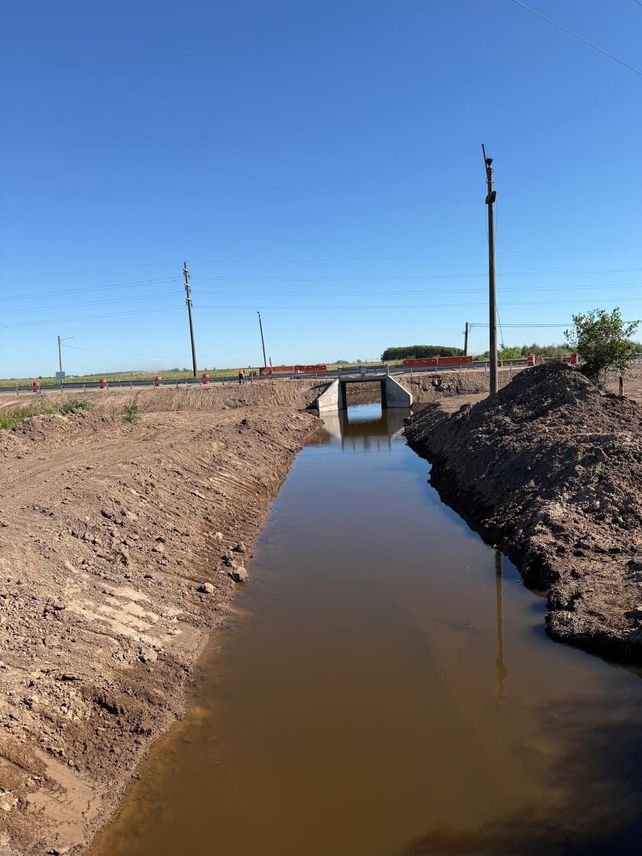 Finalizaron las obras del canal Agataura que ordenará excedentes hídricos entre lagunas del sur provincial