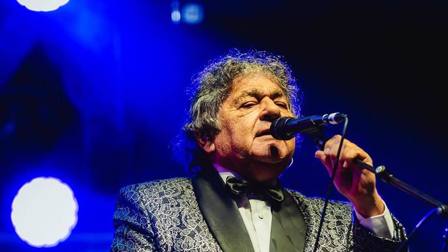 Cacho Deicas se presentó en Estación Belgrano sin Los Palmeras