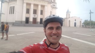 Misión cumplida para el cura Rossi: en cinco días unió en bicicleta Santa Fe con Itatí