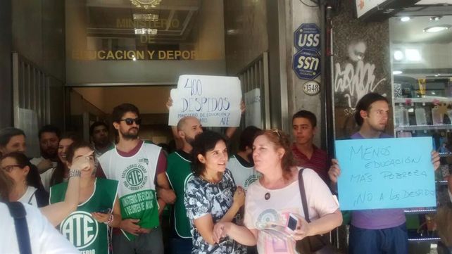 Los trabajadores protestan en el Ministerio de Educación. (Foto ATE)