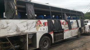 Veintiún estudiantes sufrieron heridas al volcar el micro que los trasladaba en Carlos Paz