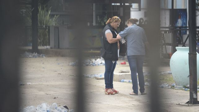 La policía realiza los primeros peritajes en el lugar.&nbsp;