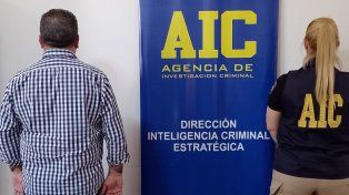Cercado, Carlos Dante Retamal se entregó ante la policía y quedó preso.