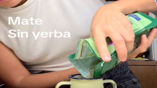 Una influencer compartió la peculiar receta de yerba sin mate y se hizo viral