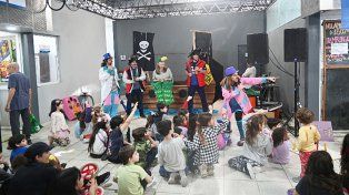 Coloridos espectáculos con payasos, juegos de kermés, teatro y una chocolatada se vivieron en la Feria de Salta y Nogoyá