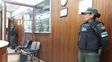 Personal de Gendarmería Nacional custodia la oficina allanada en Córdoba al 1200.&nbsp;