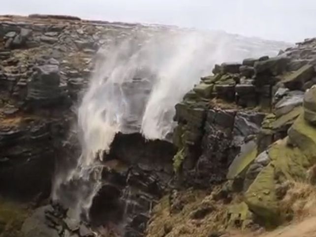Video: la cascada mágica con agua que sube en vez de bajar