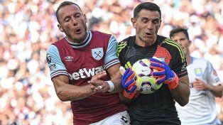 Aston Villa, con la participación de Dibu Martínez, comenzó de la mejor manera en la Premier League.