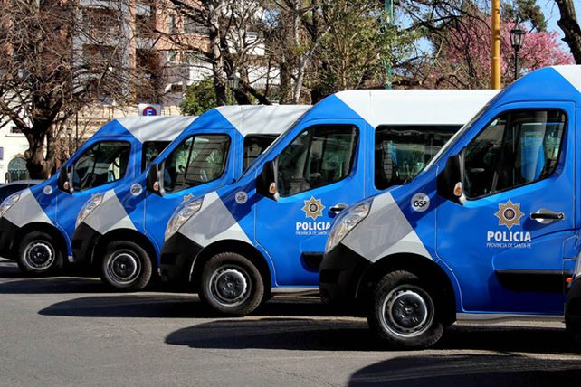 El gobierno incorporó 9 minibuses para la Policía de la provincia
