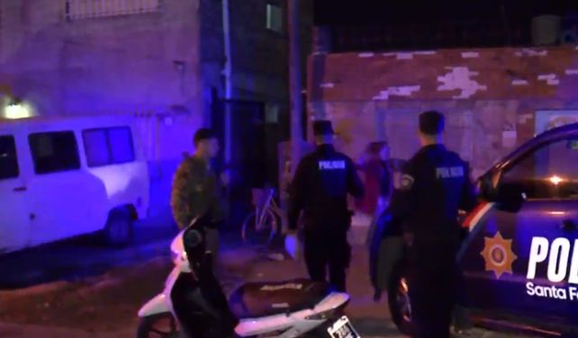La mujer fue atacada en la zona de calle De La Salle al 7100 en barrio Fisherton. Está internada en el HECA