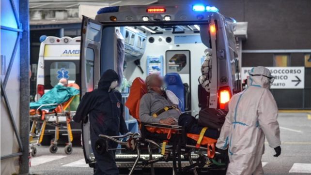 Conmoción en Italia por el video de un hombre de 84 años muerto de coronavirus en el baño de un hospital