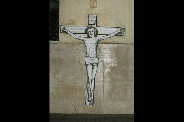 Volvieron los polémicos graffitis a Santa Fe: ahora le tocó a Menem