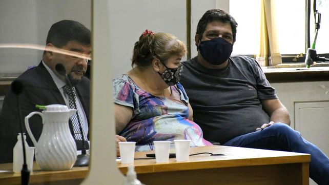 Roxana Michl y Gabriel Strumia en la sala de audiencia donde se ratificó la condena de ambos por la desaparición de Paula Perassi.