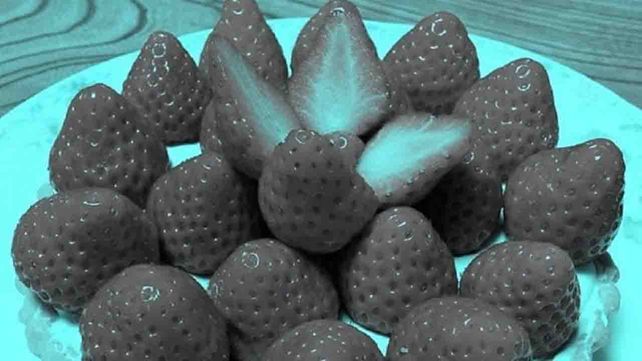 ¿De qué color ves estas frutillas?